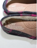 TOMS slip-on young shoes (5.5)