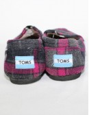 TOMS slip-on young shoes (5.5)