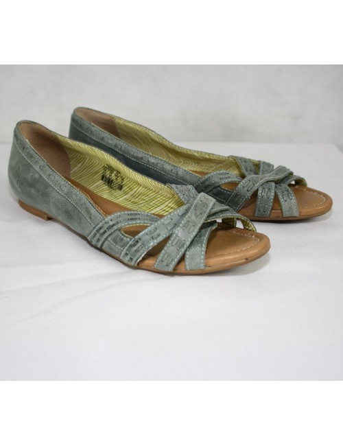 FOSSIL open toe flats size 8.5